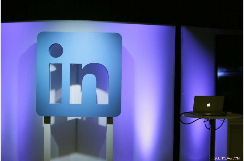 LinkedIn s Exit from China Sparks Mixed Reactions Among Professional Users