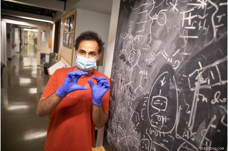 Harvard Chemists  Fluorescent Dye Breakthrough for Centuries-Long Data Storage