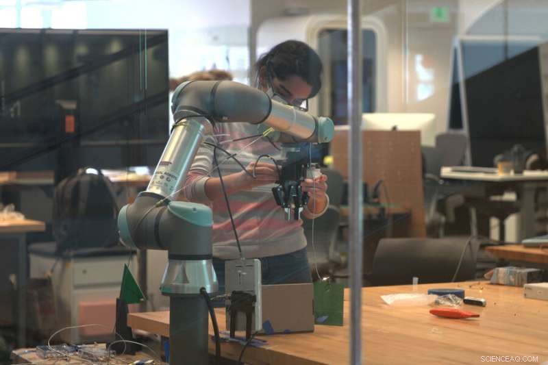 MIT s Robotic Arm Fuses Camera and Antenna Data to Locate Hidden Objects