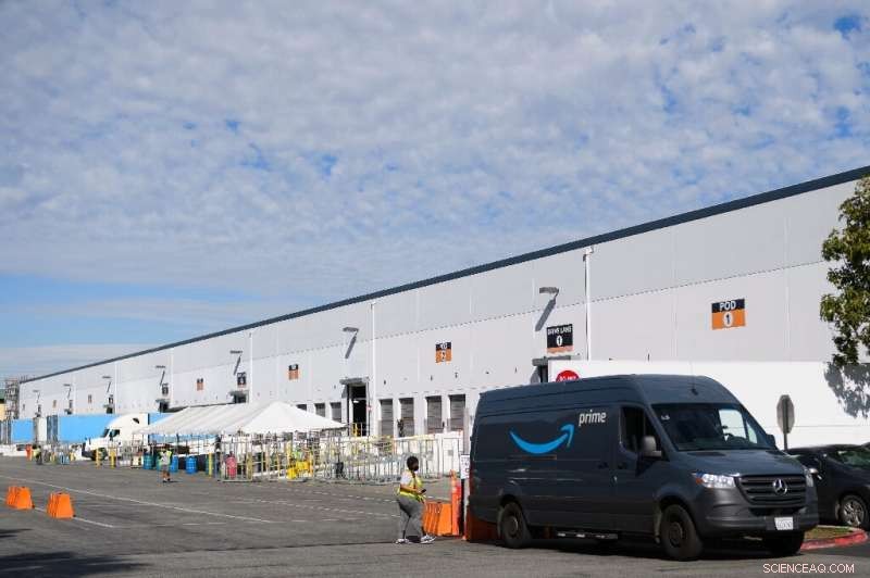 Amazon Hires 125,000 US Workers for E-commerce Fulfillment & Transportation