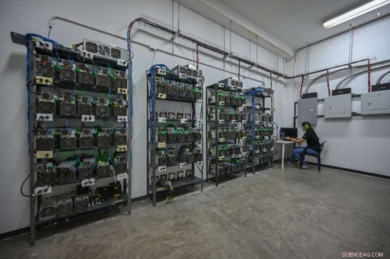 Bitcoin Mining Thrives in Venezuela Amid Economic Crisis Thanks to Low-Cost Power