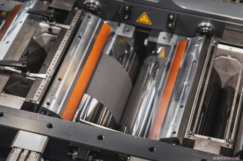 DRYtraec: Sustainable Dry-Coating Process for Battery Electrodes by Fraunhofer IWS