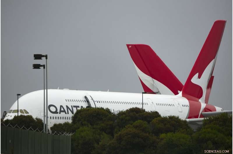 Qantas Reports $1.7 Billion Annual Loss, Forecasts December International Travel Restart