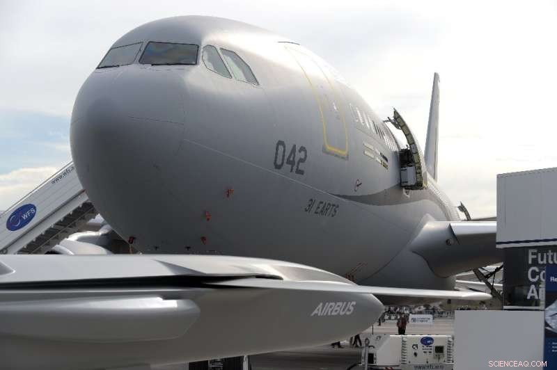 US Air Force Revives Bidding War Between Boeing and Airbus for Refueling Tankers