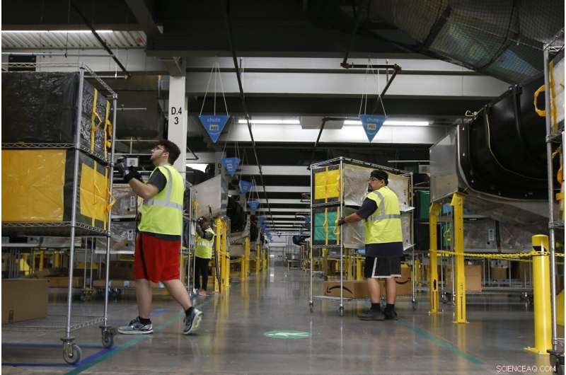 Amazon Mandates Masks for All U.S. Warehouse Workers