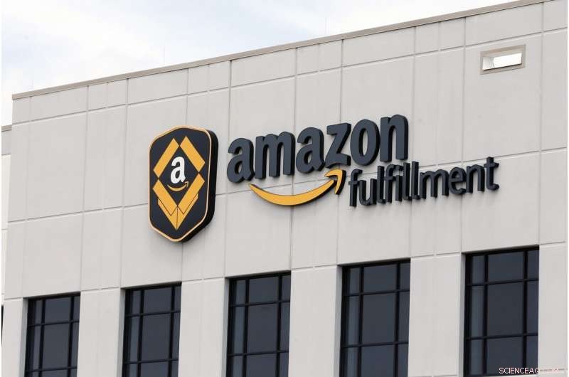 Amazon Mandates Masks for All U.S. Warehouse Workers