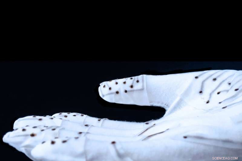 MIT Engineers Develop Smart Glove That Precisely Detects and Maps Tactile Pressure