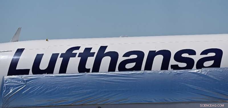 Lufthansa Cuts Net Loss by 50% in Q2 as Travel Demand Rebounds