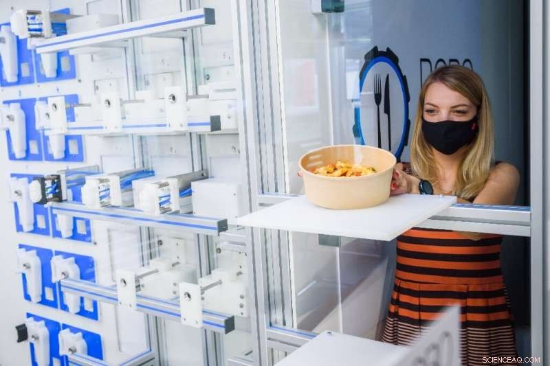 Riga s Roboeatz Cafe: Robotic Arm Prepares Fresh Meals in 5 Minutes