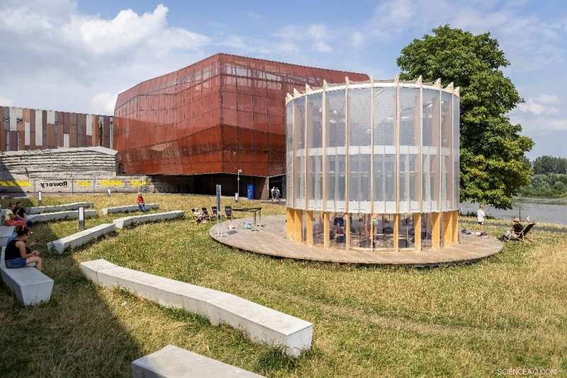 AirBubble: Warsaw s Algae-Powered Clean Air Solution