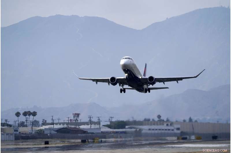 United Airlines Expands Winter Schedule with 150 New Flights to Warm Destinations Amid Travel Surge