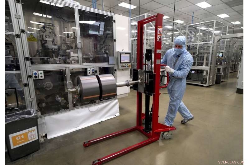 Nissan Commits £1 Billion to Electric Vehicle and Battery Production in Britain