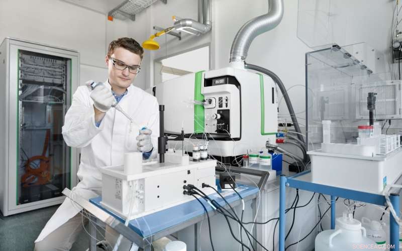 Stomach Bitter Receptors Unlock Casein s Long-Term Satiety Effect