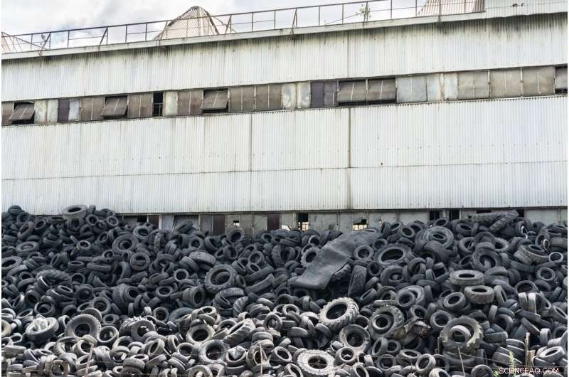 Breakthrough: Northwestern University Uses Simple Chemistry to Recycle 25% of Plastics