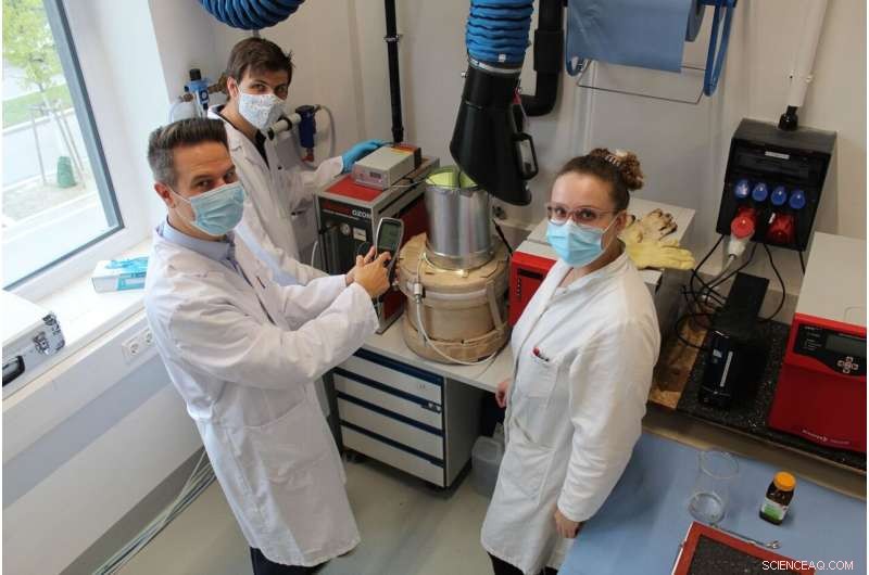 Daylight Accelerates Asphalt Aging: TU Wien Research on Road Damage Prevention