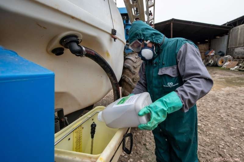 Sustainable Farming: Scientists Reduce Chemical Use & Support Farmers