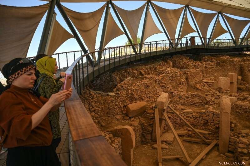 Göbekli Tepe: Unearthing the World s Oldest Religious Sanctuary in Turkey
