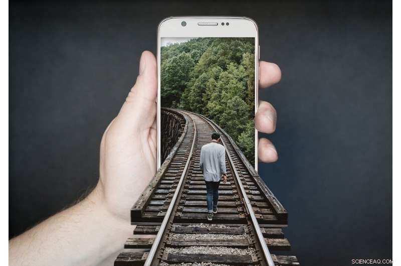 3G Internet & Emigration: How Mobile Connectivity Impacts Relocation Plans