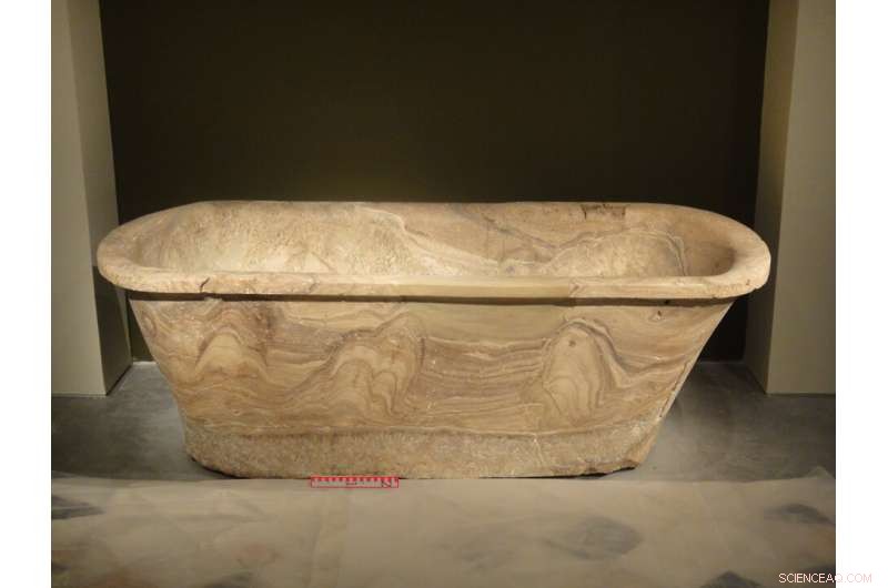 Herod the Great s Bathtubs: The Source of Calcite-Alabaster
