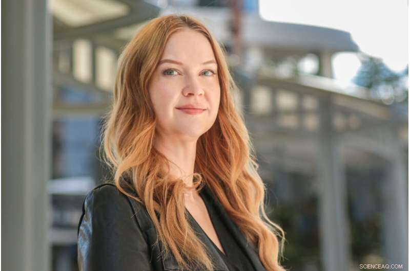 Social Media Use & Parenting Styles: A New Study