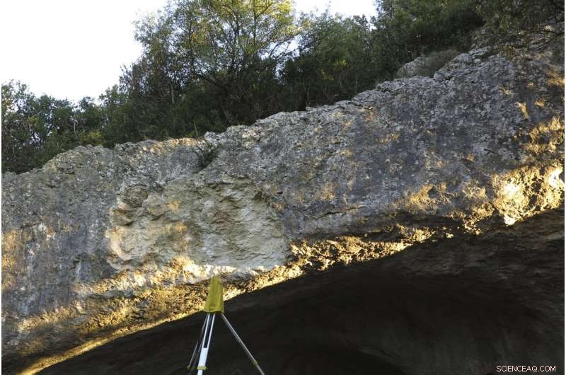 Ancient Cave Discovery Reveals Intermingling of Neanderthals and Early Humans in France