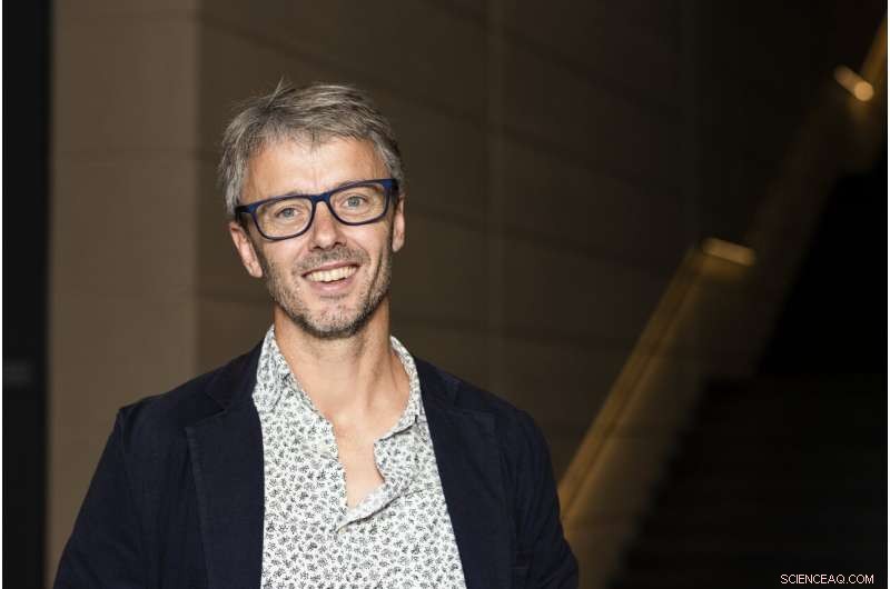 AI Revolutionizes Mathematical Discovery: Breakthrough in Knot Theory