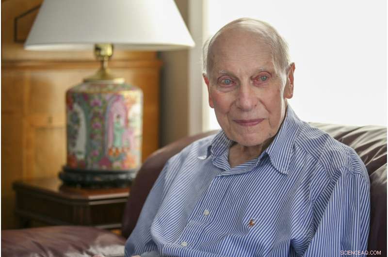 89-Year-Old Man Earns PhD in Physics, Realizing a Lifelong Dream