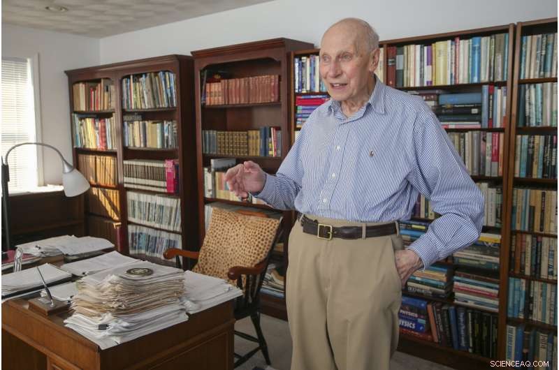 89-Year-Old Man Earns PhD in Physics, Realizing a Lifelong Dream
