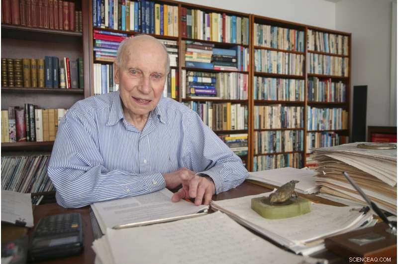 89-Year-Old Man Earns PhD in Physics, Realizing a Lifelong Dream