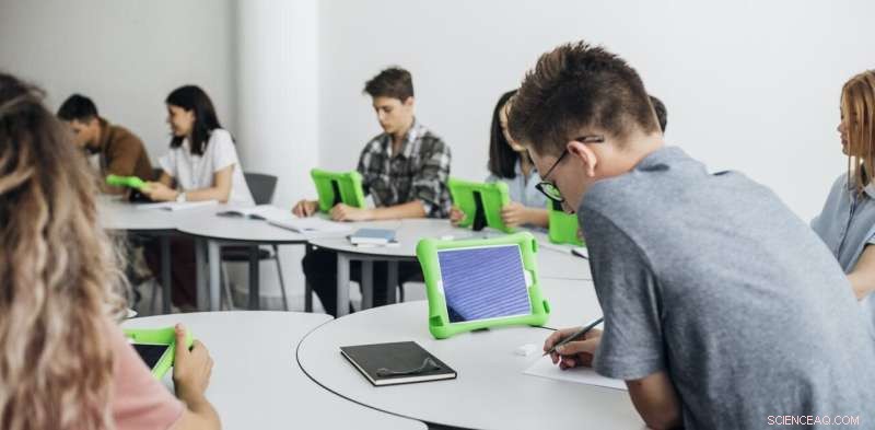 Hot Desking in Schools: Benefits and Impact on Student Learning