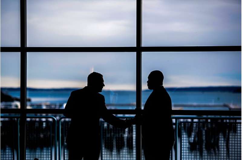 The Advantage of Bicultural Teams in International Negotiations