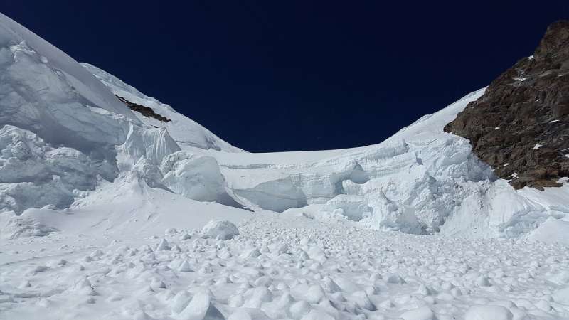 Understanding Avalanche Causes: A Physicist s Perspective on Tahoe Snowpack Instability
