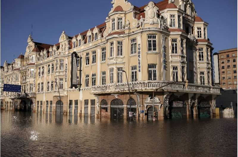 Porto Alegre Floods: Brazil s Vulnerable Flood Defenses Under Strain