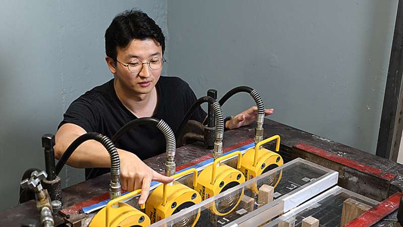 Mimicking Earthquakes: Using Plexiglass and Teflon to Study Fault Ruptures