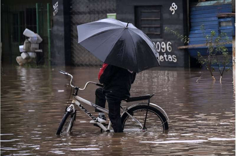 Brazil Floods: Rivers Rise Again, Displacement Reaches Hundreds of Thousands