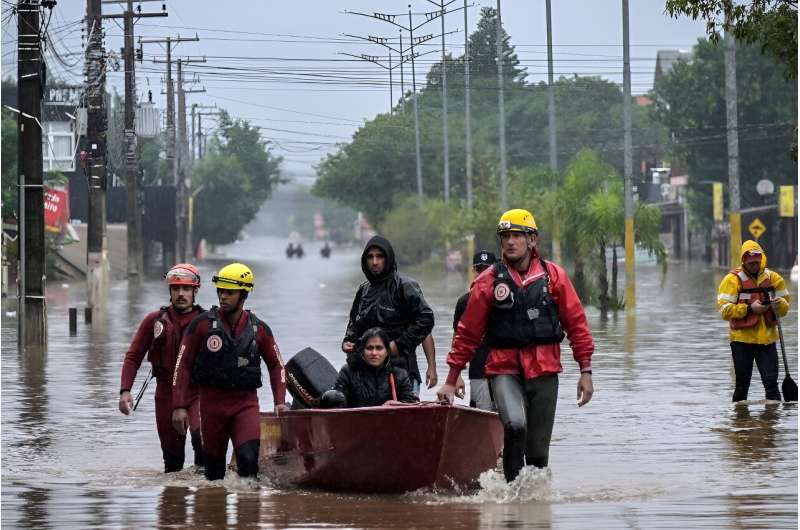Brazil Floods: Rivers Rise Again, Displacement Reaches Hundreds of Thousands