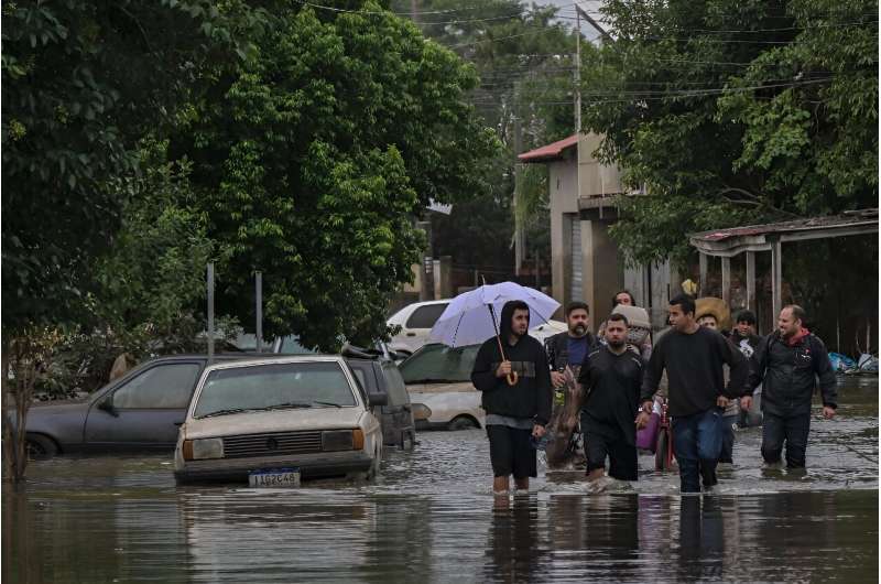 Brazil Floods: South Region Paralyzed, Hundreds of Thousands Displaced