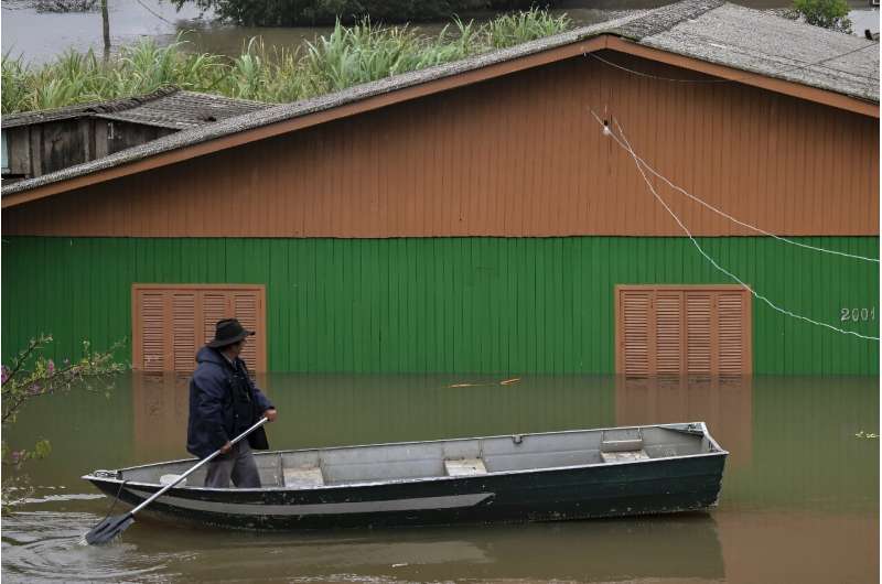 Brazil Floods: South Region Paralyzed, Hundreds of Thousands Displaced