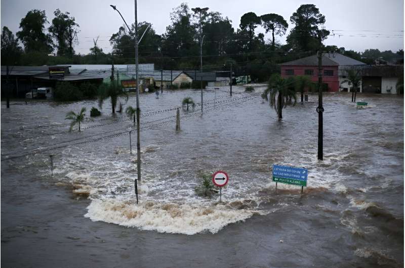 Southern Brazil Floods & Mudslides: Death Toll Rises to 39, Hundreds of Thousands Displaced