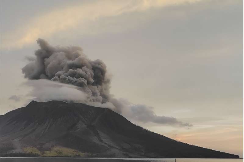 Mount Ruang Eruption: Latest Updates & Evacuation Efforts in Indonesia