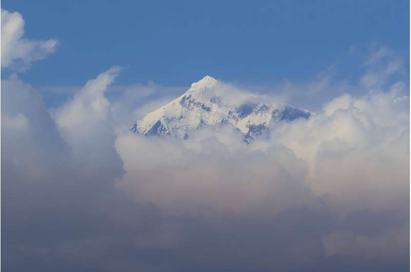 Nepal Mandates Trackers & Waste Removal on Mount Everest for Enhanced Safety