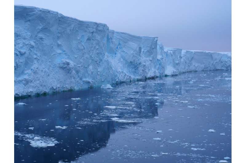 West Antarctica Glacier Retreat: New Evidence from the 1940s