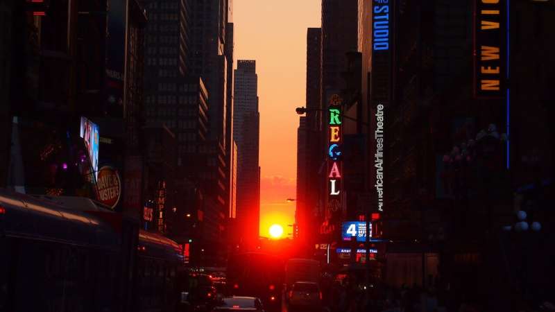 Manhattanhenge: Viewing Times & What to Expect