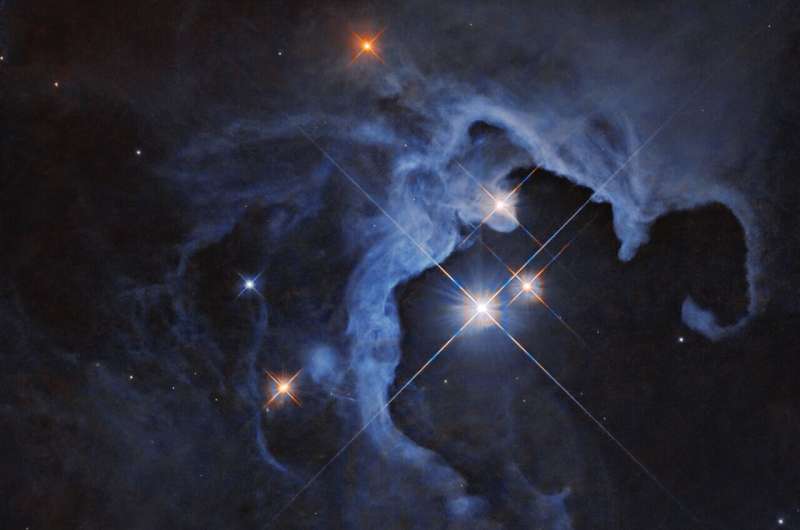 Hubble Reveals Stunning Triple-Star System in Reflection Nebula