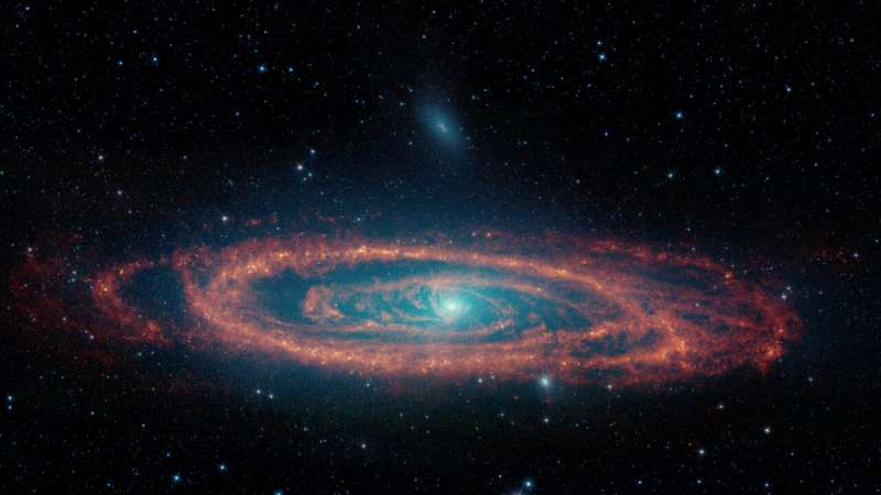 NASA Spitzer Images Reveal Black Hole s Feeding Habits in Andromeda Galaxy