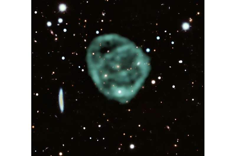 XMM-Newton Reveals Stunning Details of the Cloverleaf Radio Source