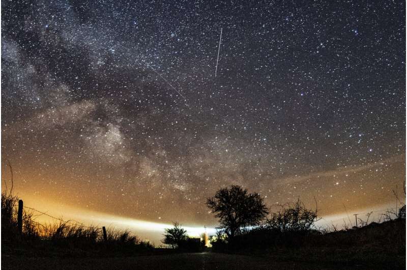 Lyrid Meteor Shower 2024: Peak Viewing & Visibility Tips