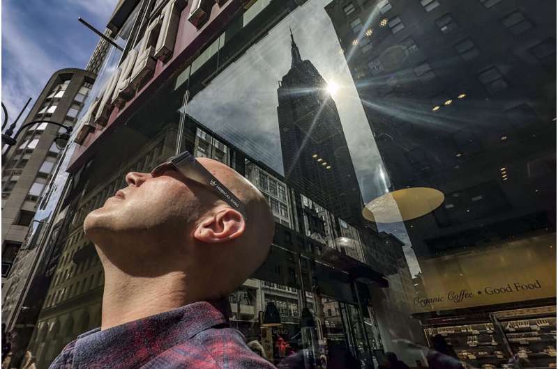 North America s Total Solar Eclipse: Reactions & Traffic Delays