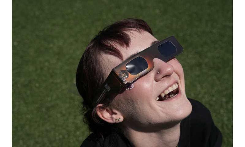 North America s Total Solar Eclipse: Reactions & Traffic Delays