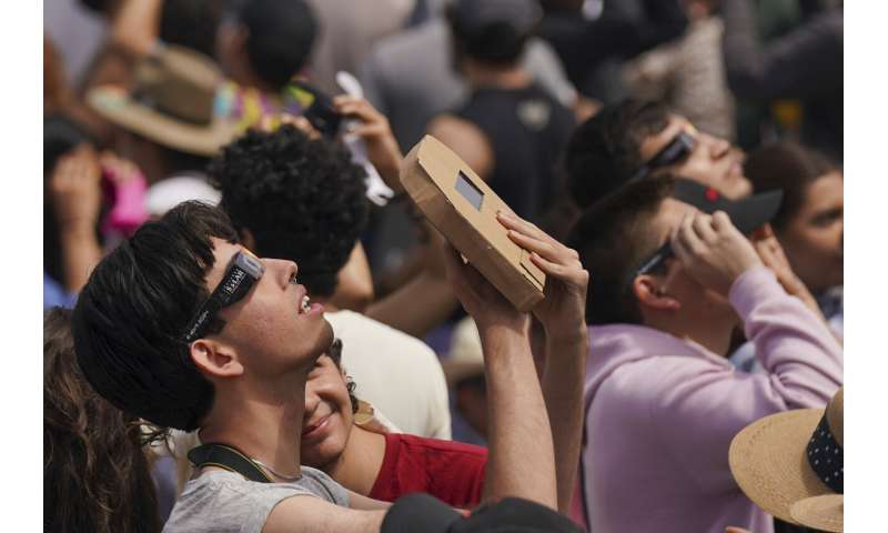 North America s Total Solar Eclipse: Reactions & Traffic Delays